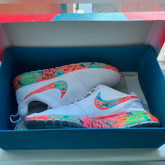 Men’s Custom Hand Painted Roshe Runs - Picture 2 of 7